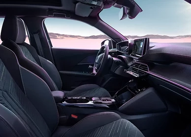 Interiér Peugeot 2008 – predné športové sedadlá a digitálny kokpit mestského SUV