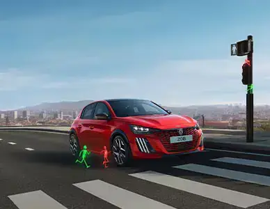 Červený hatchback Peugeot 208 na priechode pre chodcov v akcii Bežte ako o Peugeot v BEGAM Trnava