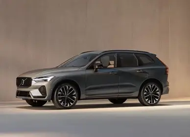 Volvo XC60 v tmavošedej farbe – stredne veľké luxusné SUV s plug-in hybridným pohonom
