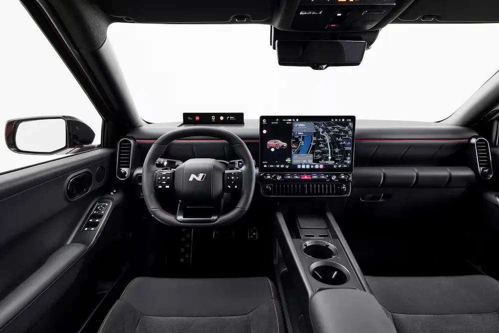 Interiér Hyundai Ioniq 3 N Line s športovým volantom a veľkým dotykovým displejom